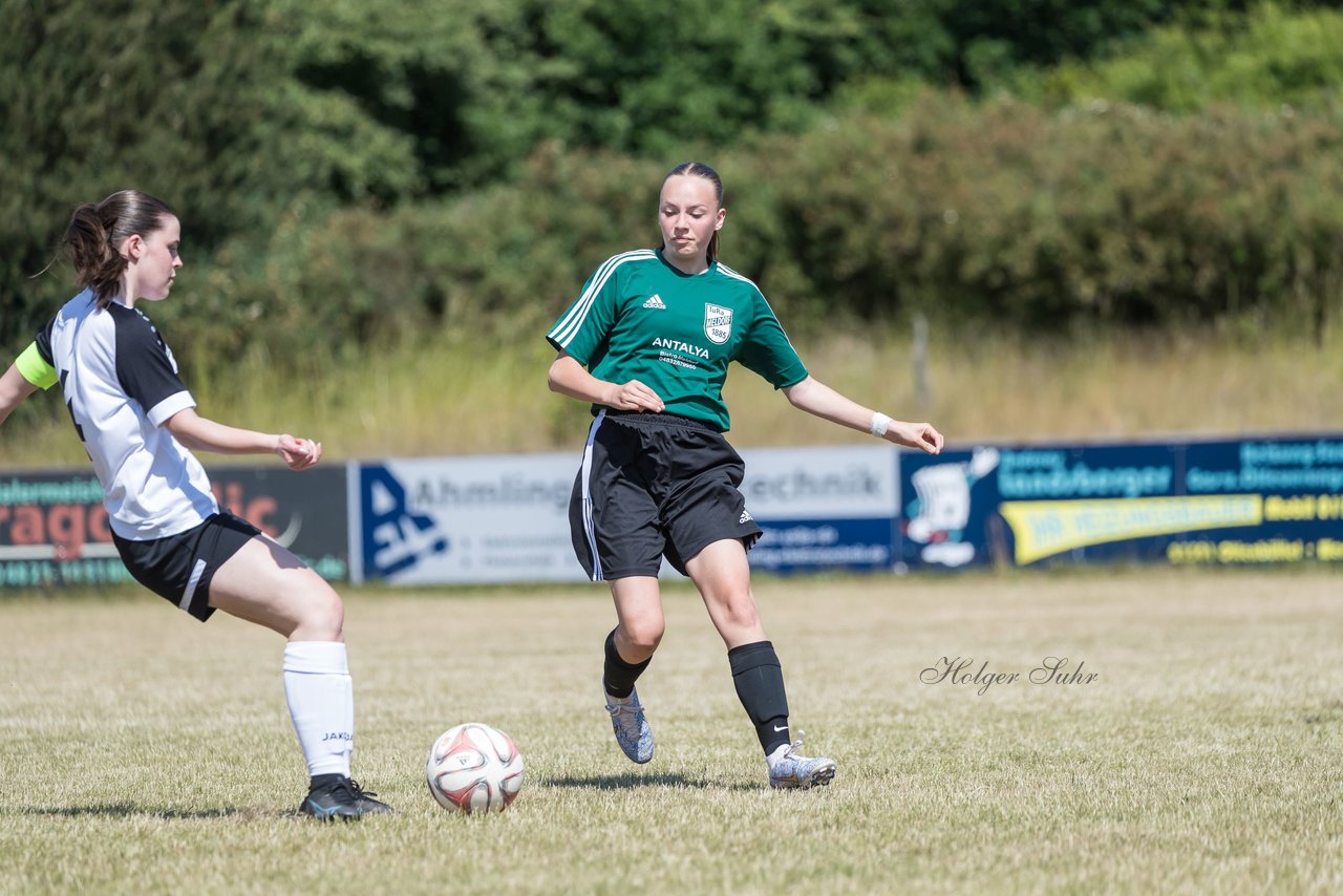 Bild 72 - wBJ TuRa Meldorf/Buesum - JFV Luebeck : Ergebnis: 1:0